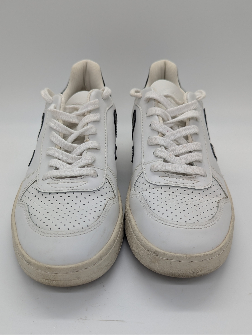 Veja Women's V-10 Leather Sneaker White Black Women's US 8 EU 39 Athleisure - Picture 7 of 13